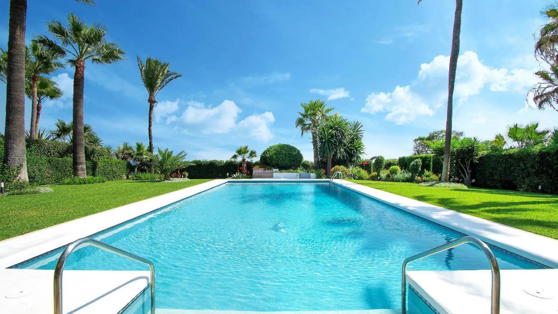 1072 Beachfront El Paraiso Retreat With Pool & Bbq Estepona 0*,  Spanje