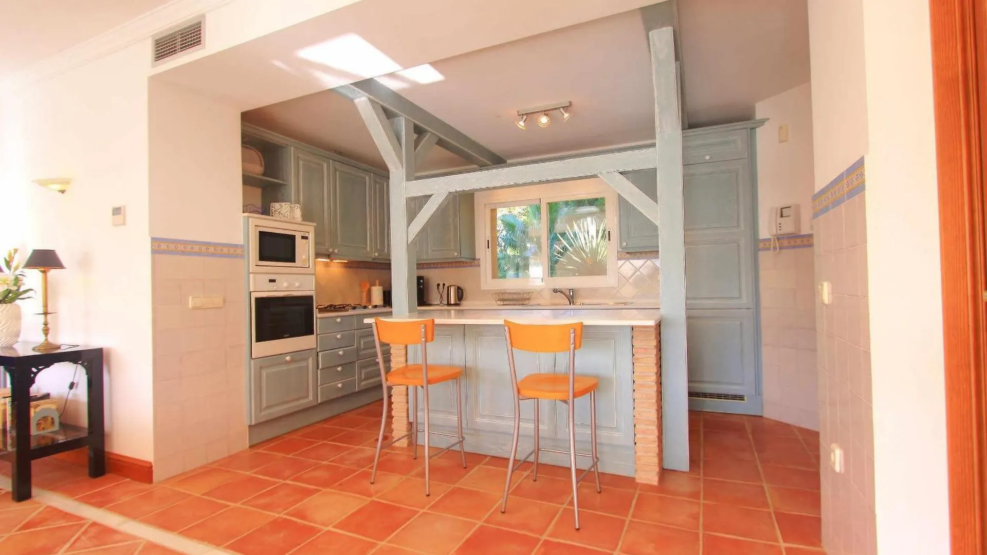 1072 Beachfront El Paraiso Retreat With Pool & Bbq Estepona Spanje