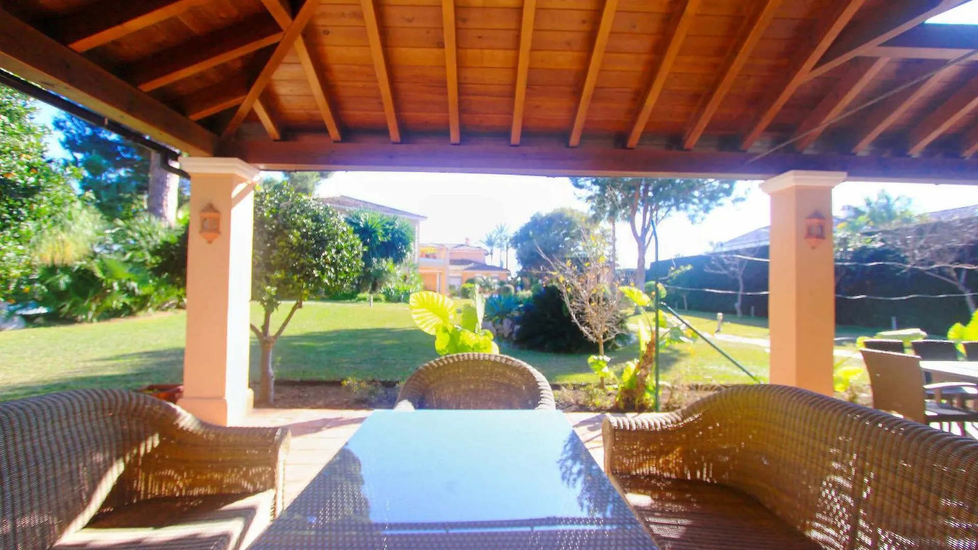 1072 Beachfront El Paraiso Retreat With Pool & Bbq Estepona Villa