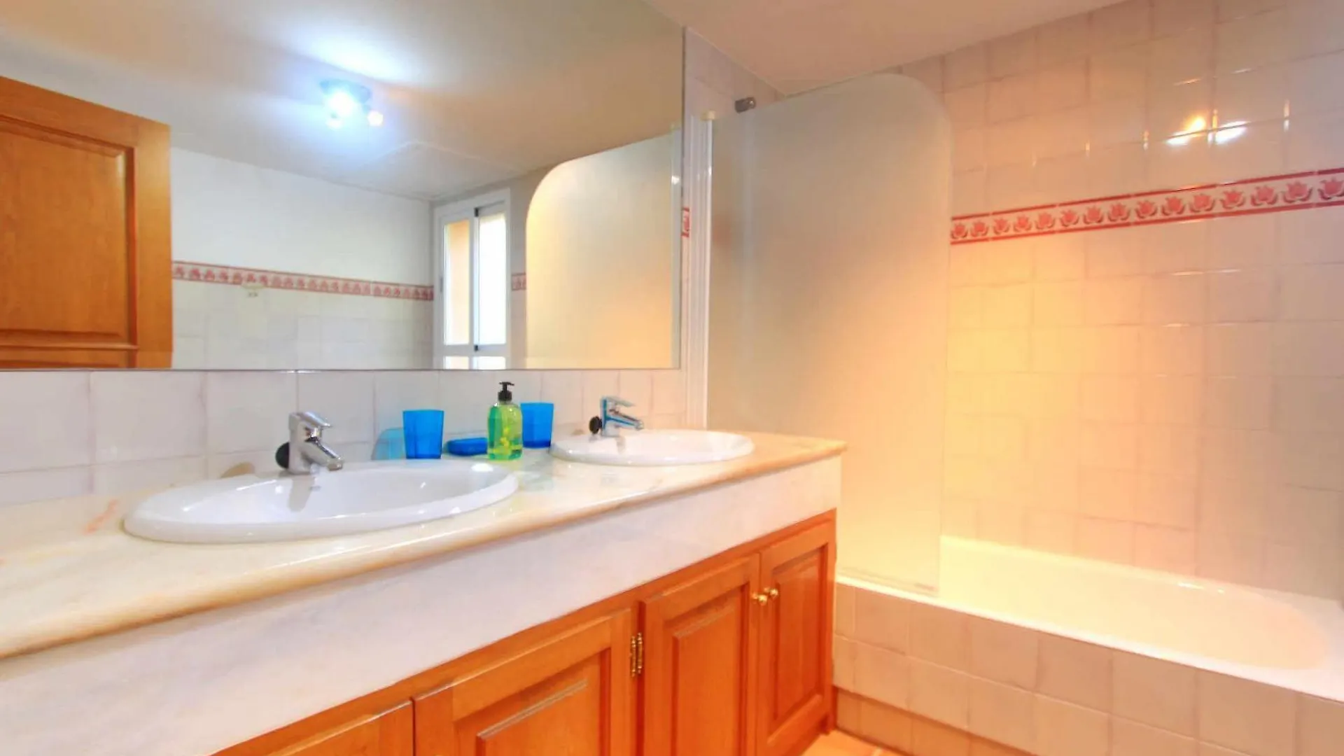 1072 Beachfront El Paraiso Retreat With Pool & Bbq Estepona