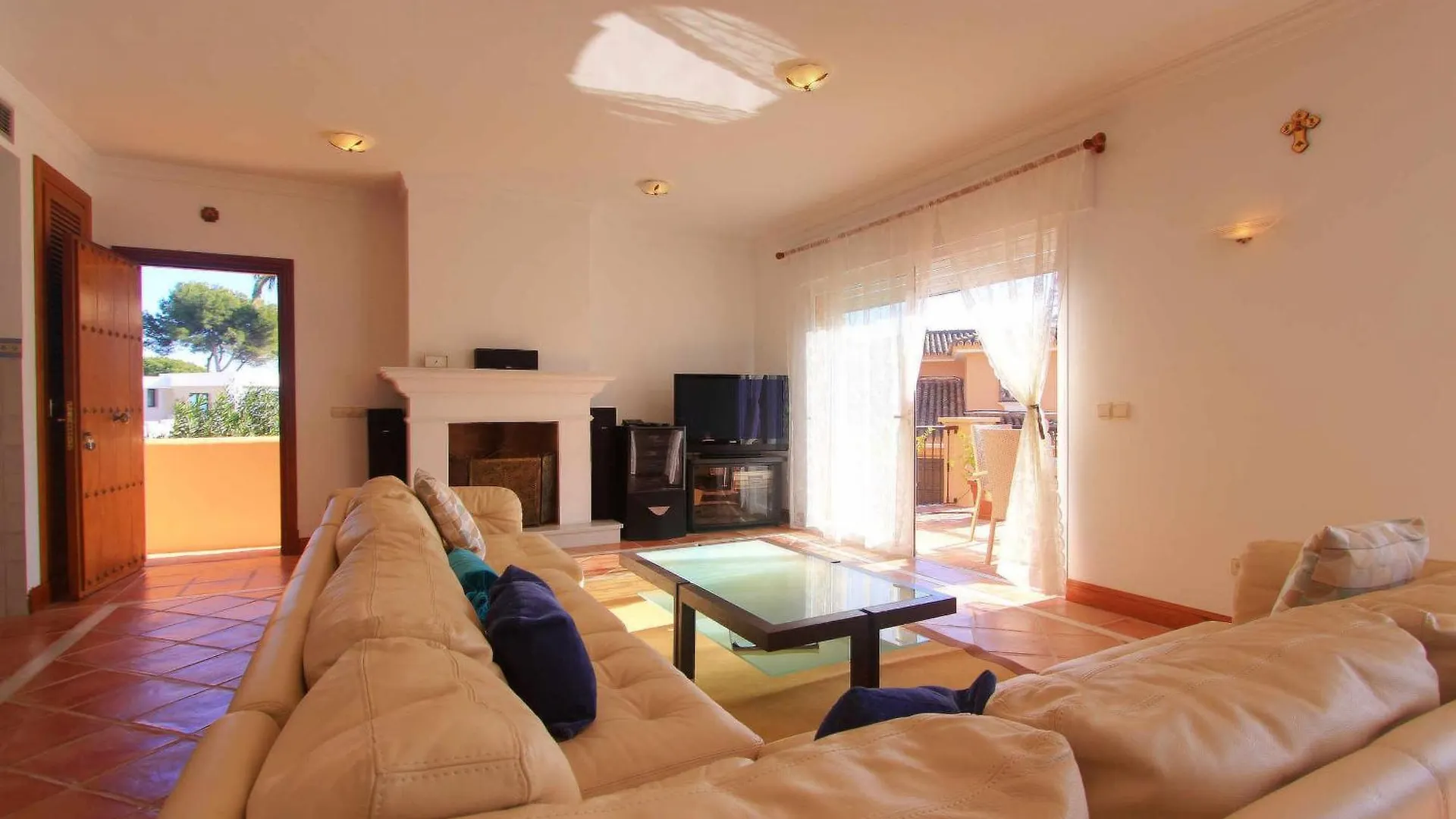1072 Beachfront El Paraiso Retreat With Pool & Bbq Estepona Spanien