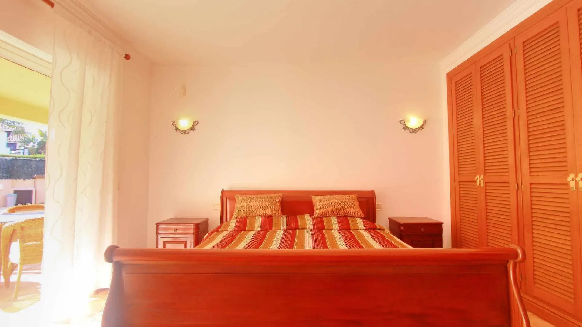 1072 Beachfront El Paraiso Retreat With Pool & Bbq Estepona Spanien