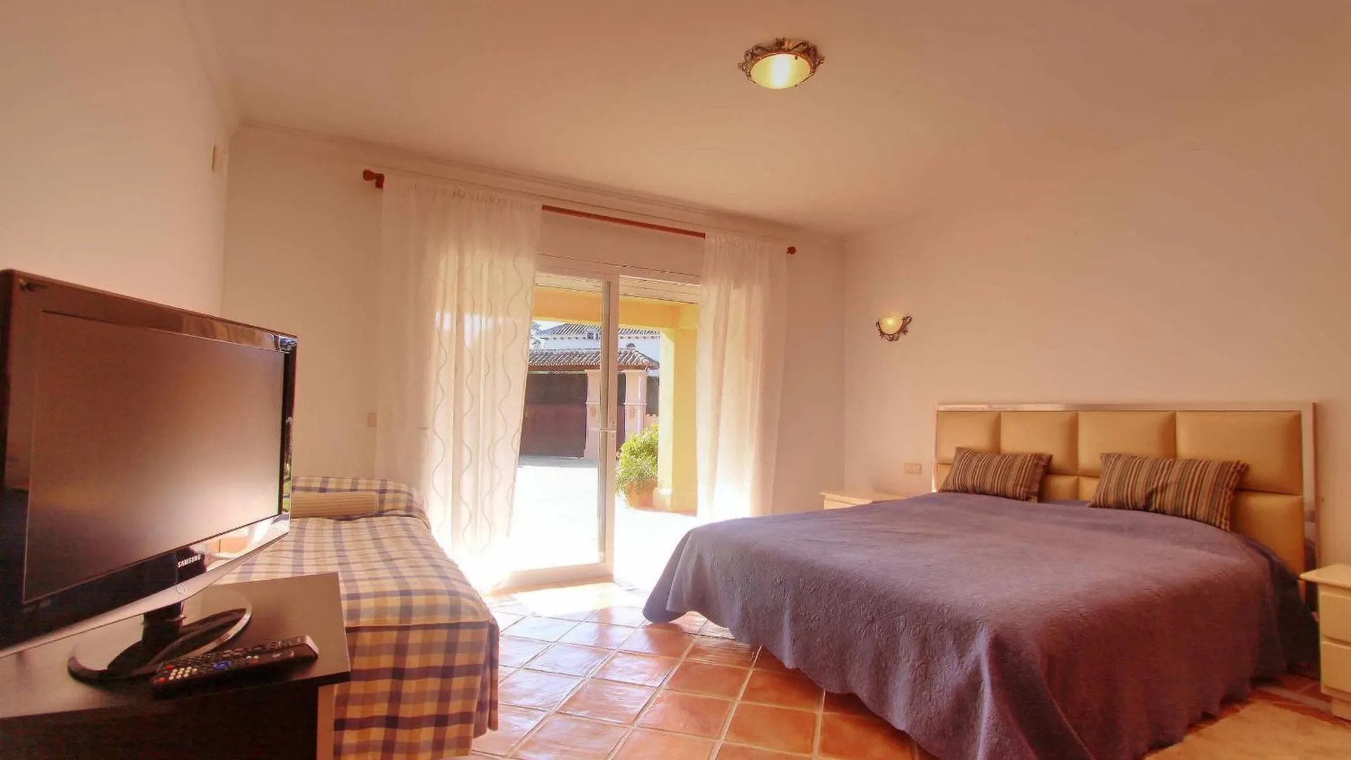 1072 Beachfront El Paraiso Retreat With Pool & Bbq Estepona 0*,  Spanien