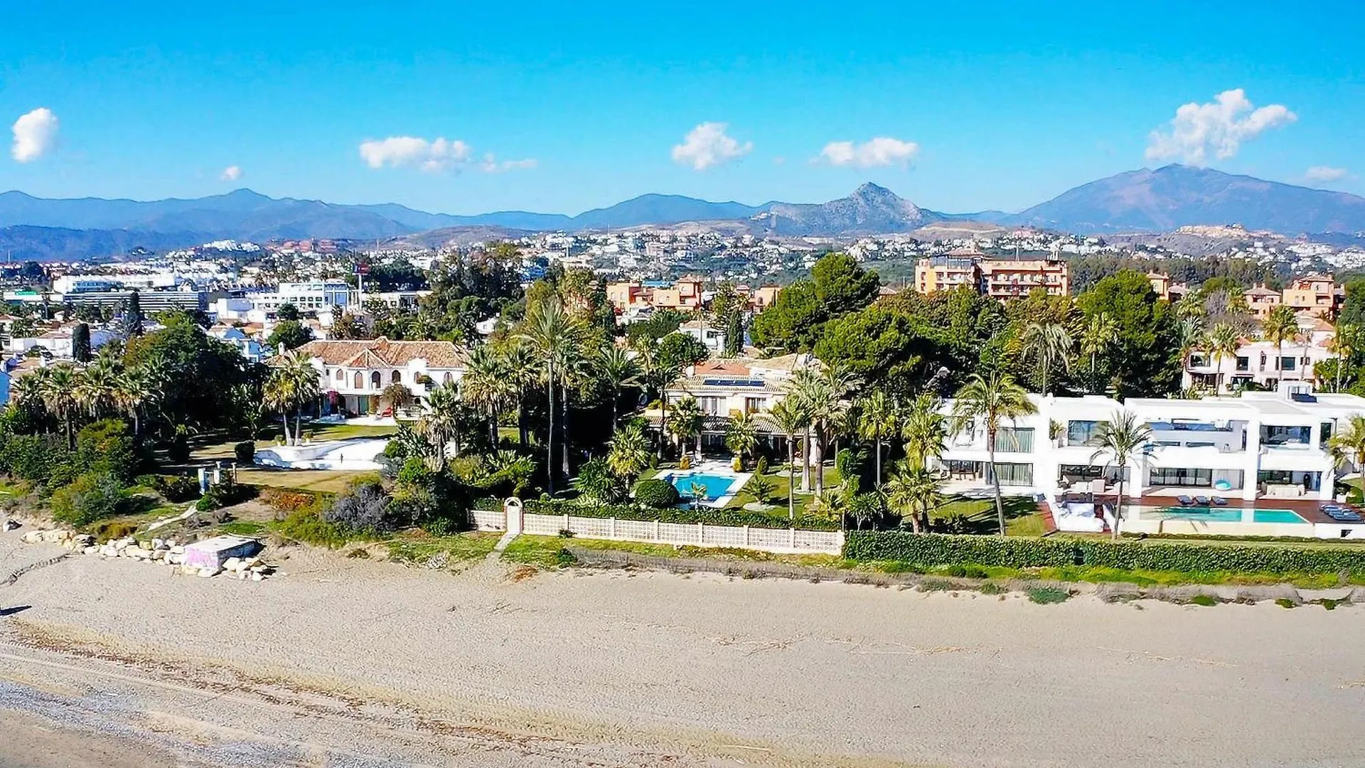 1072 Beachfront El Paraiso Retreat With Pool & Bbq Estepona 0*,  Spanien
